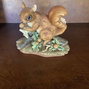 Napcoware ceramics creative red squirrel #9657 with Acorn figurine statue sculpt